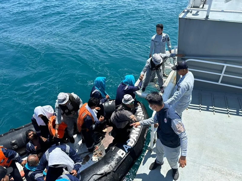 Kapal Asing Tabrak Lari Kapal Ikan Indonesia Hingga Tenggelam, Lapor Pejabat Berwenang