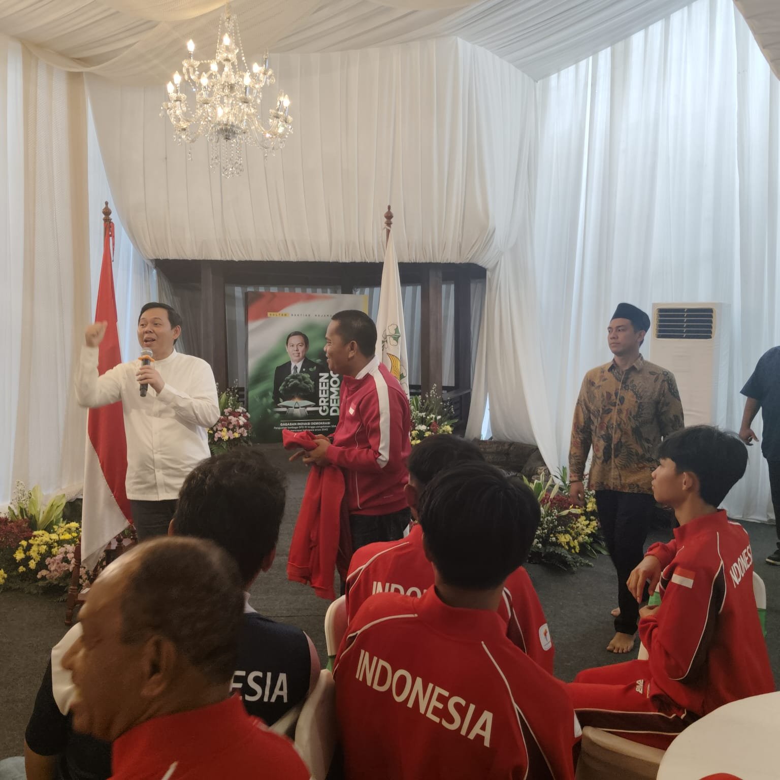 Sultan Najamudin Lepas Tim U-17 ke Bangkok, Singgung ‘Diplomasi Tertinggi Negara’ Sultan Najamudin Lepas Tim U-17 ke Bangkok, Singgung ‘Diplomasi Tertinggi Negara’