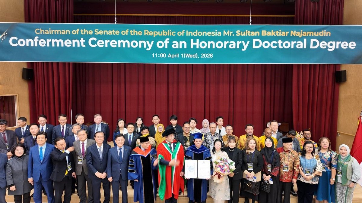 Sultan Najamudin Ketua DPD RI Digelari Dr. HC oleh KMOU